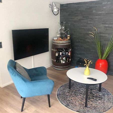 Nyistandsat Hojloftet Kaelderlejlighed Pa 70 M2 I Viborg Centrum, Med Plads Til 4 Personer Extérieur photo