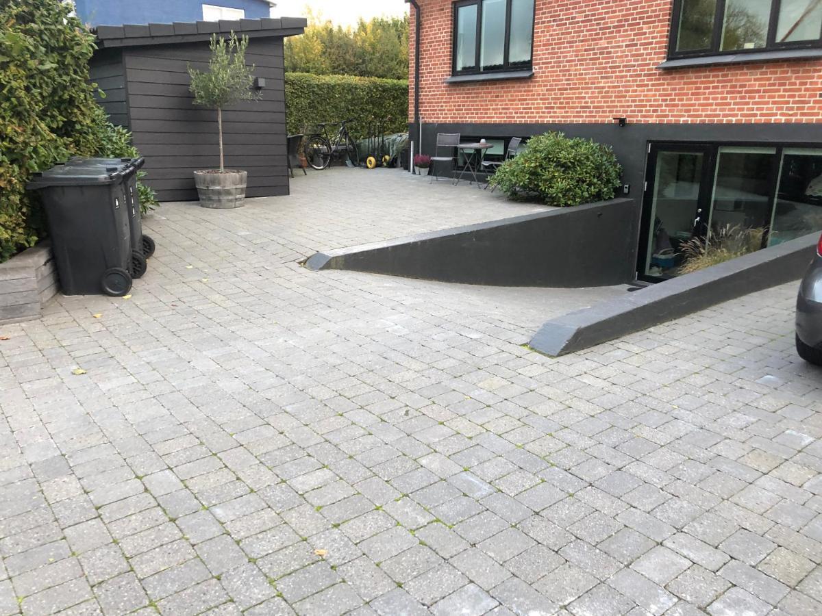 Nyistandsat Hojloftet Kaelderlejlighed Pa 70 M2 I Viborg Centrum, Med Plads Til 4 Personer Extérieur photo