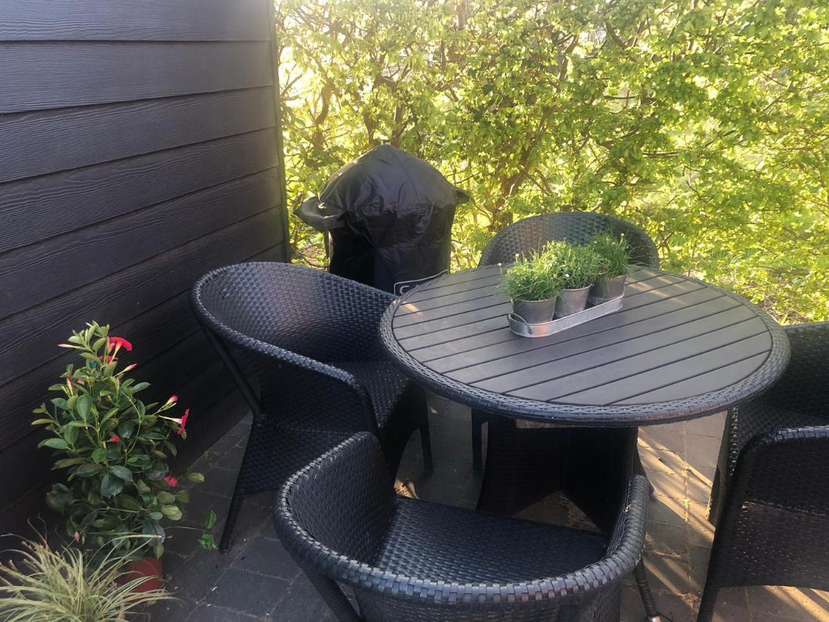 Nyistandsat Hojloftet Kaelderlejlighed Pa 70 M2 I Viborg Centrum, Med Plads Til 4 Personer Extérieur photo