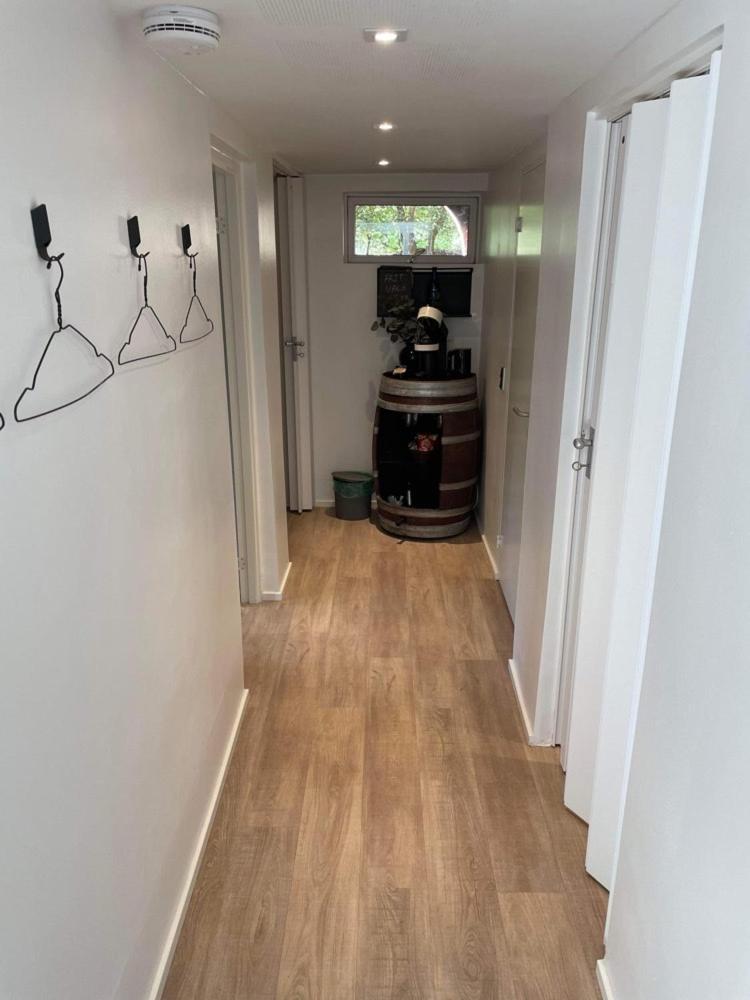 Nyistandsat Hojloftet Kaelderlejlighed Pa 70 M2 I Viborg Centrum, Med Plads Til 4 Personer Extérieur photo