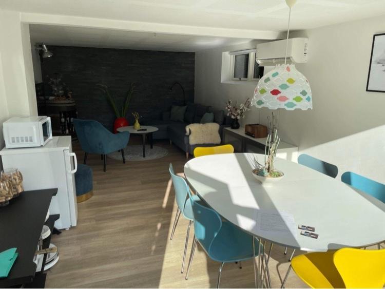Nyistandsat Hojloftet Kaelderlejlighed Pa 70 M2 I Viborg Centrum, Med Plads Til 4 Personer Extérieur photo